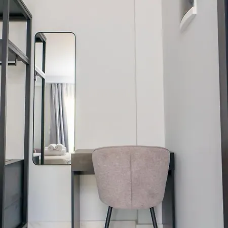 Lighthouse מלון דירות 4*