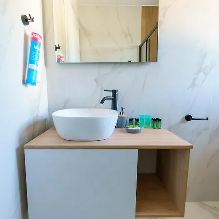 מלון דירות Lighthouse 4*