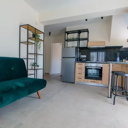 Lighthouse מלון דירות 4*