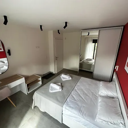 Lighthouse מלון דירות 4*