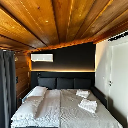 מלון דירות Lighthouse 4*