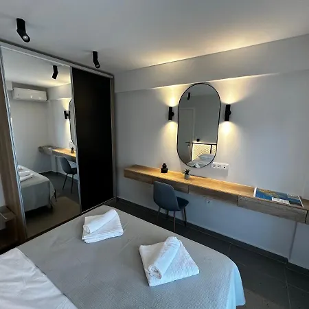 מלון דירות Lighthouse 4*