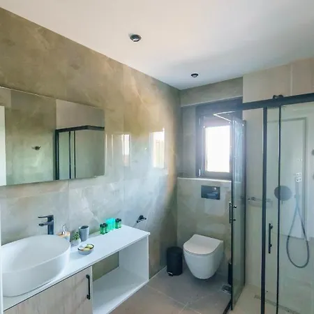 Lighthouse 4* كريوبيجي