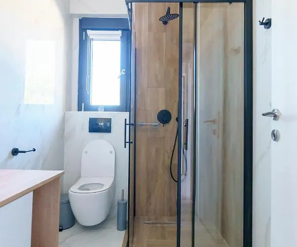 Lighthouse 4* Κρυοπηγή