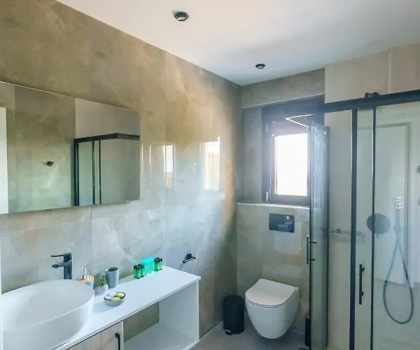 Lighthouse 4* Κρυοπηγή