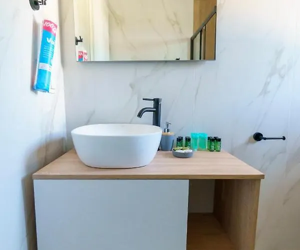 Ξενοδοχείο με διαμερίσματα Lighthouse 4*